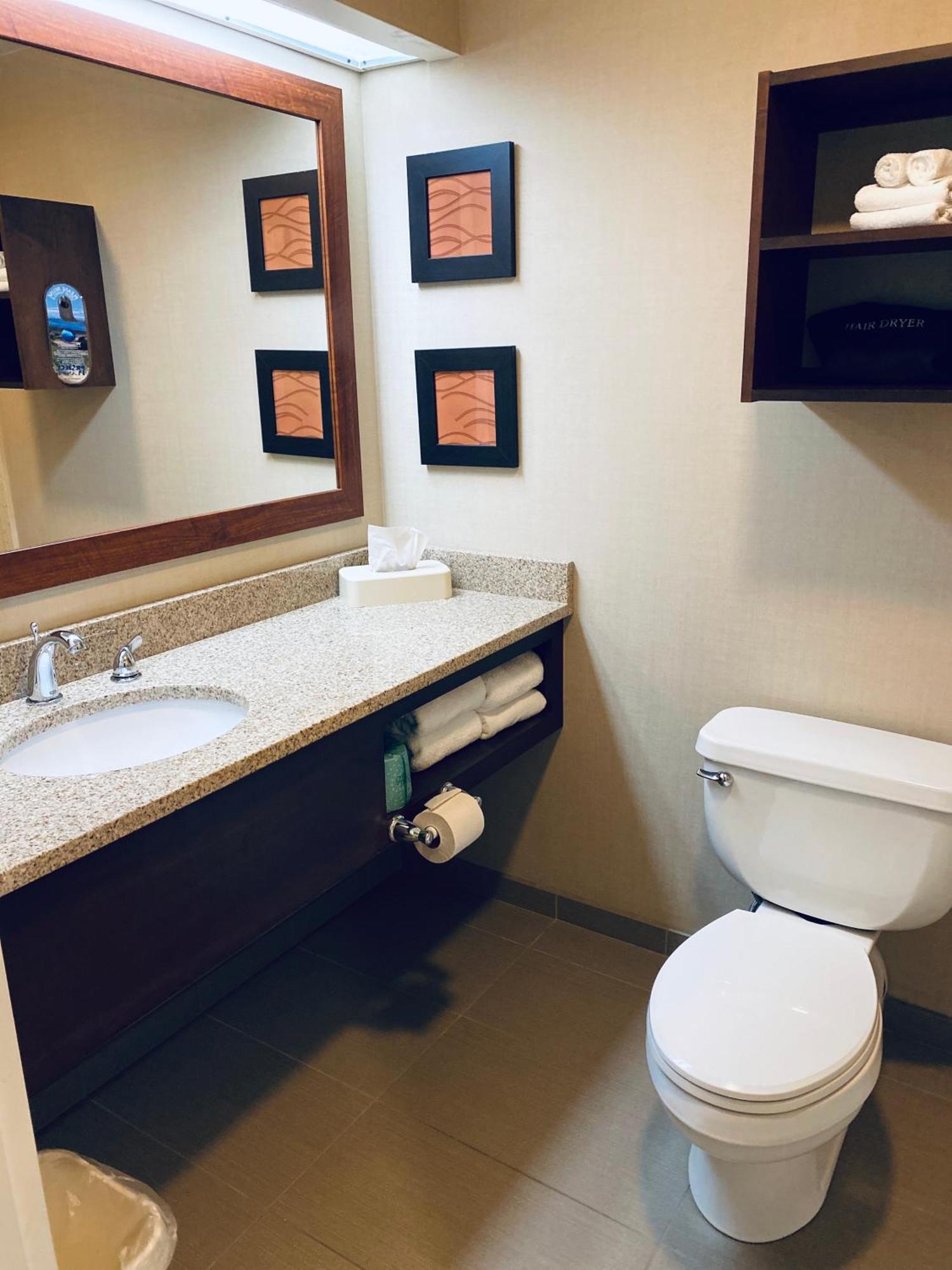 Comfort Inn & Suites Sturbridge-Brimfield Экстерьер фото