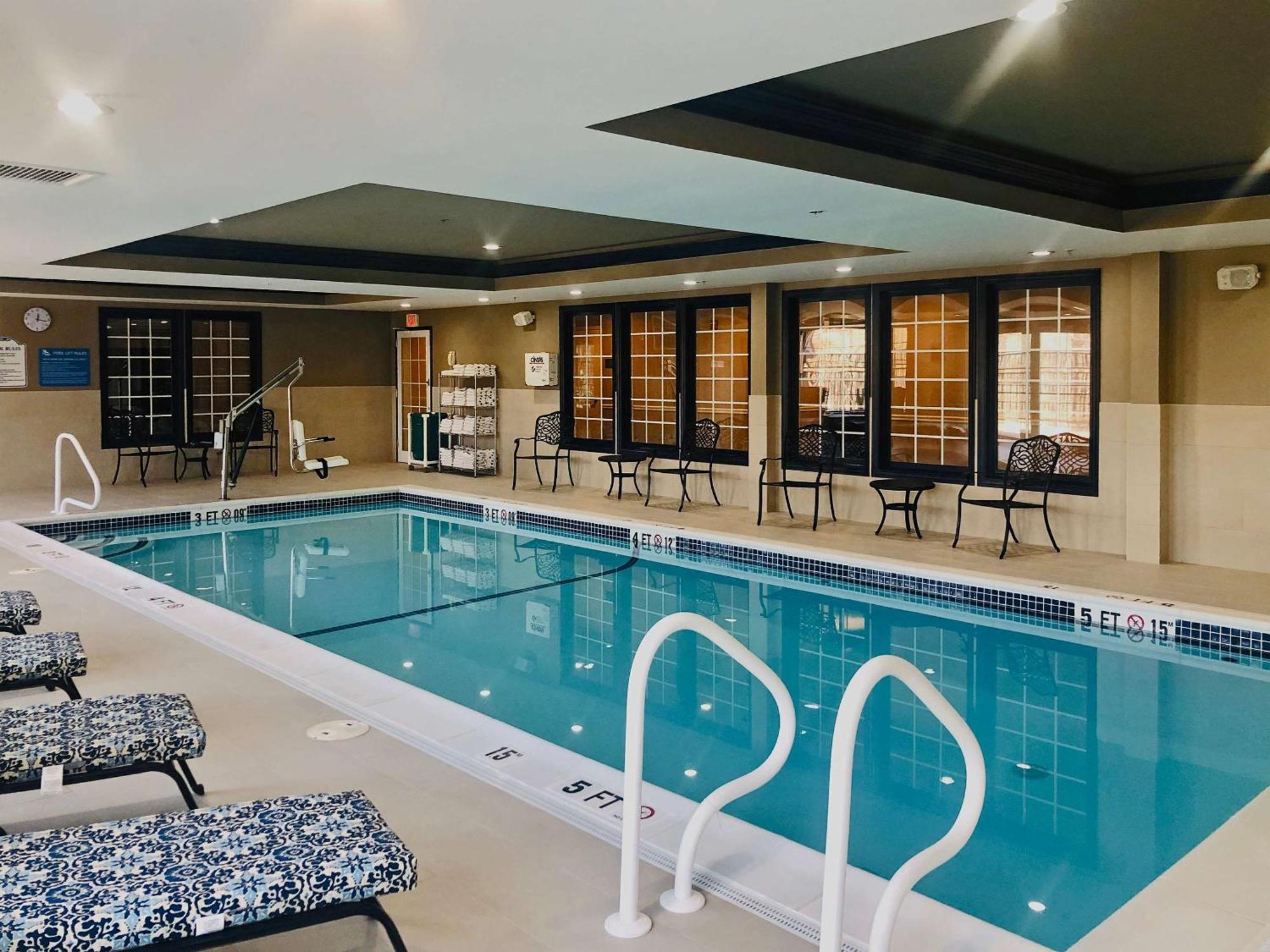 Comfort Inn & Suites Sturbridge-Brimfield Экстерьер фото