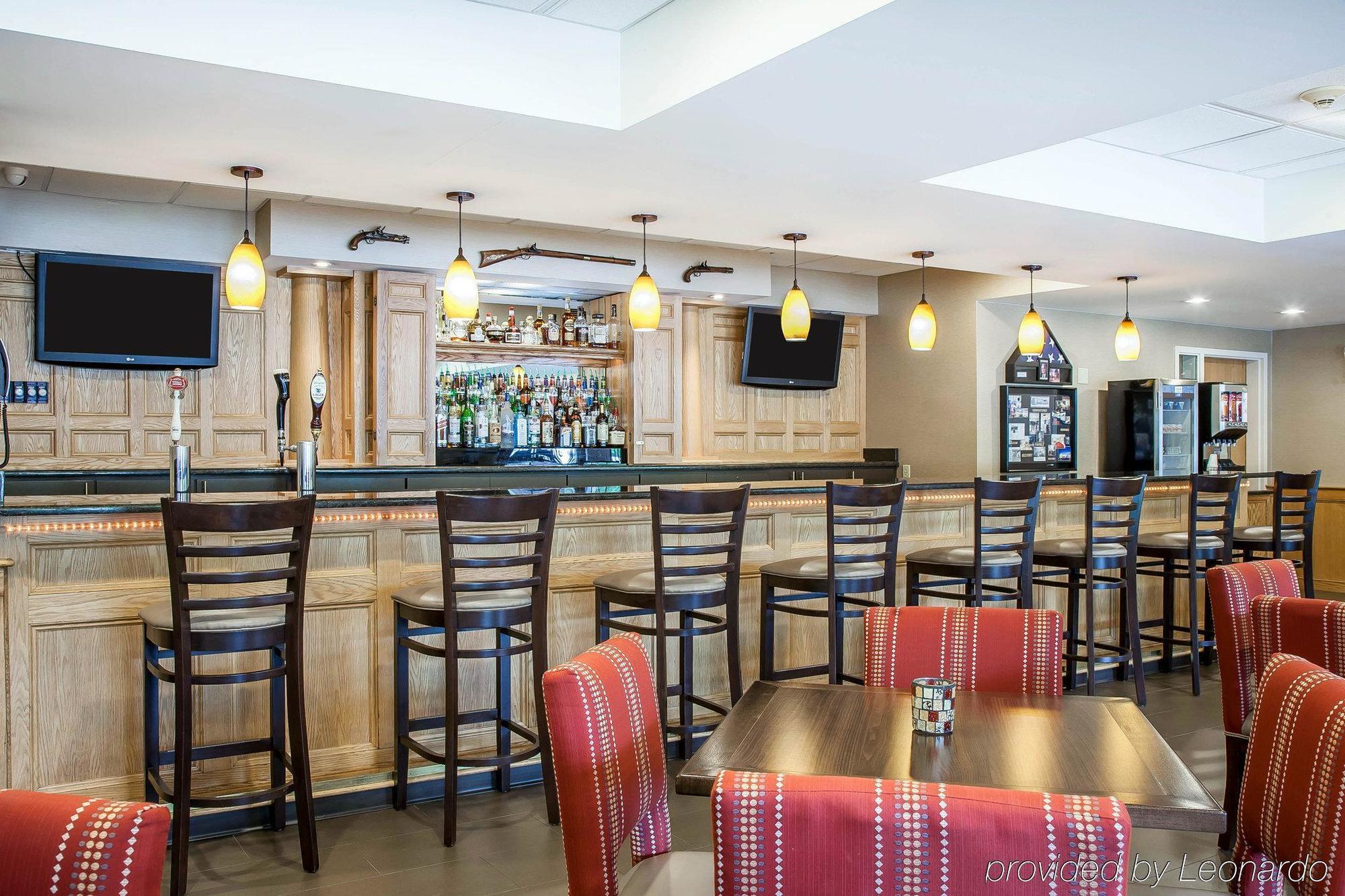 Comfort Inn & Suites Sturbridge-Brimfield Экстерьер фото