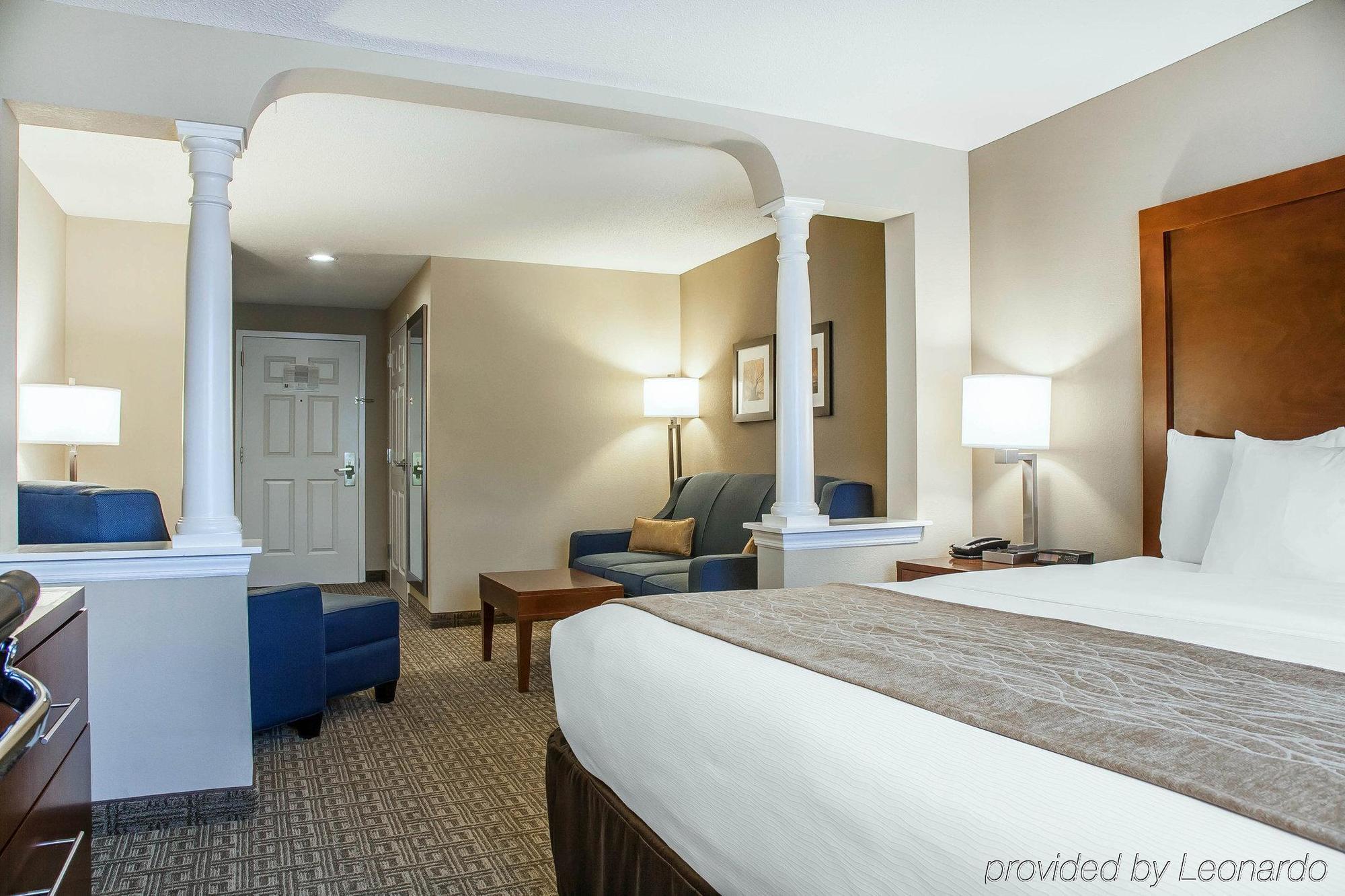 Comfort Inn & Suites Sturbridge-Brimfield Экстерьер фото