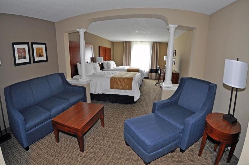 Comfort Inn & Suites Sturbridge-Brimfield Экстерьер фото