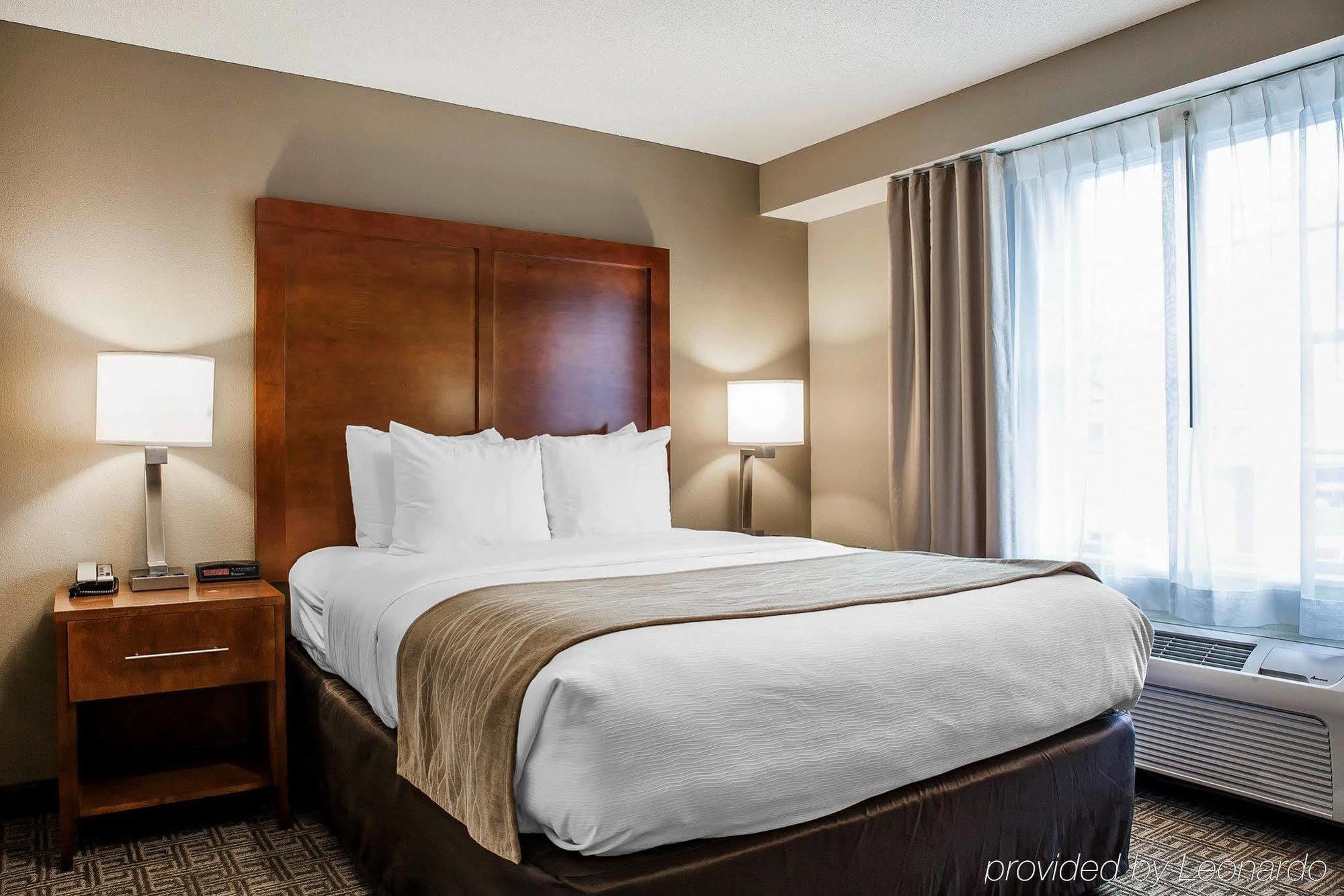 Comfort Inn & Suites Sturbridge-Brimfield Экстерьер фото