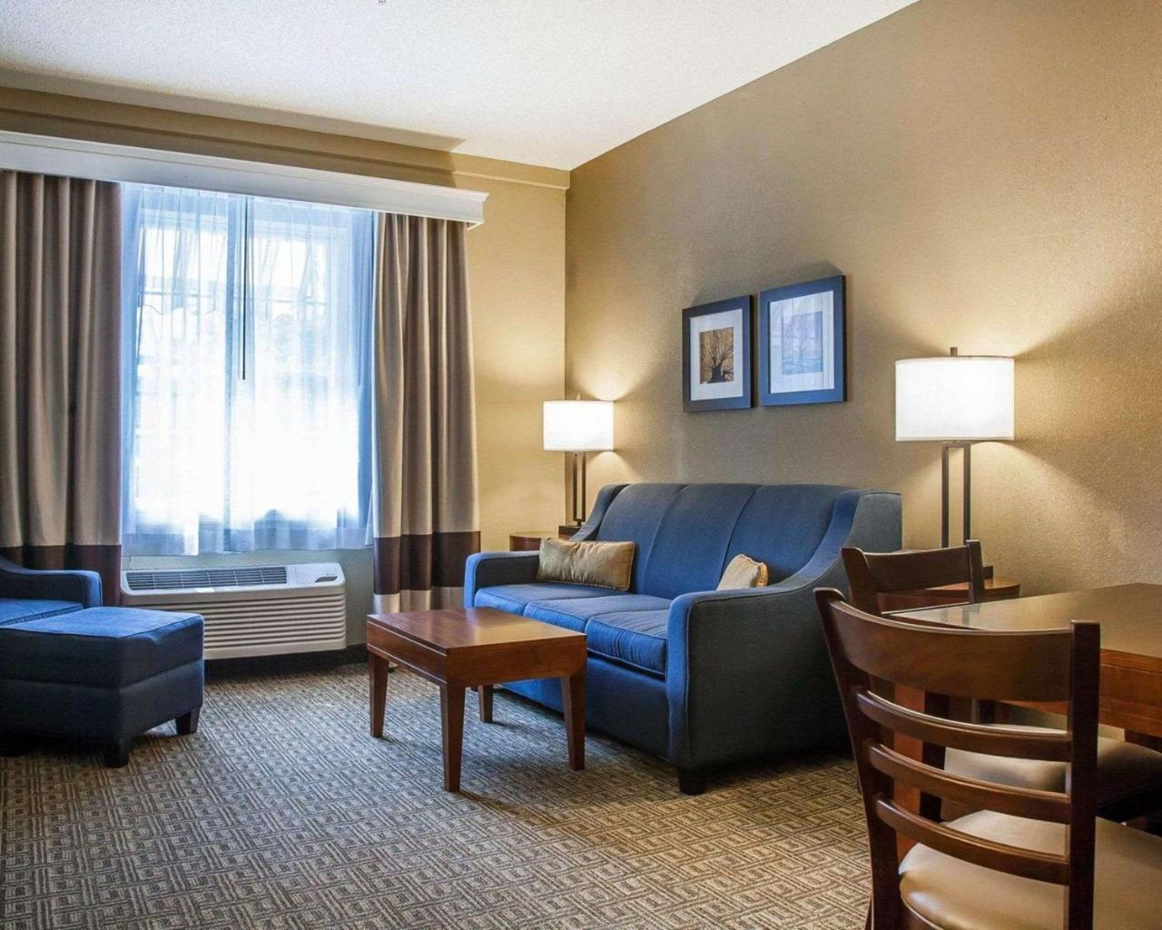 Comfort Inn & Suites Sturbridge-Brimfield Экстерьер фото