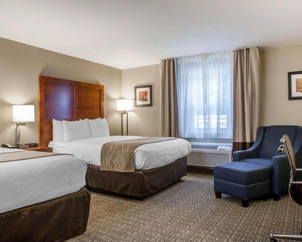 Comfort Inn & Suites Sturbridge-Brimfield Экстерьер фото