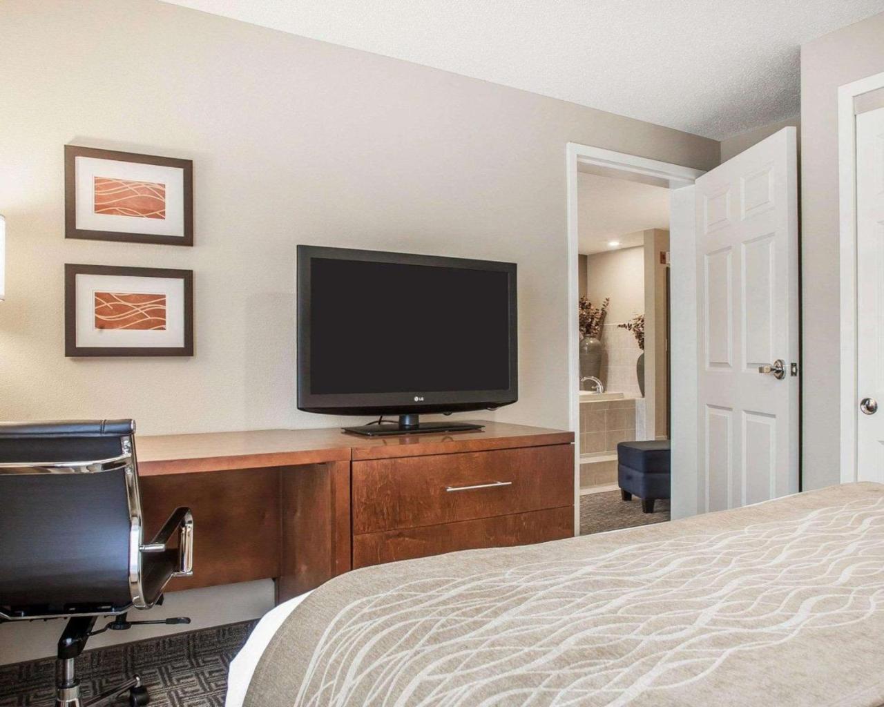Comfort Inn & Suites Sturbridge-Brimfield Экстерьер фото