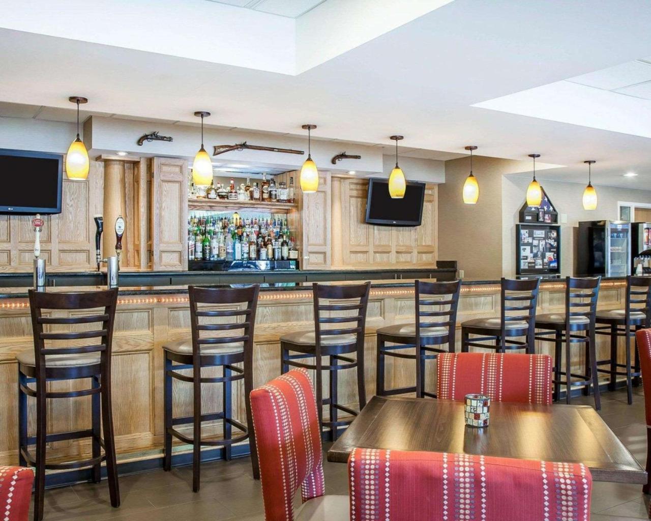 Comfort Inn & Suites Sturbridge-Brimfield Экстерьер фото