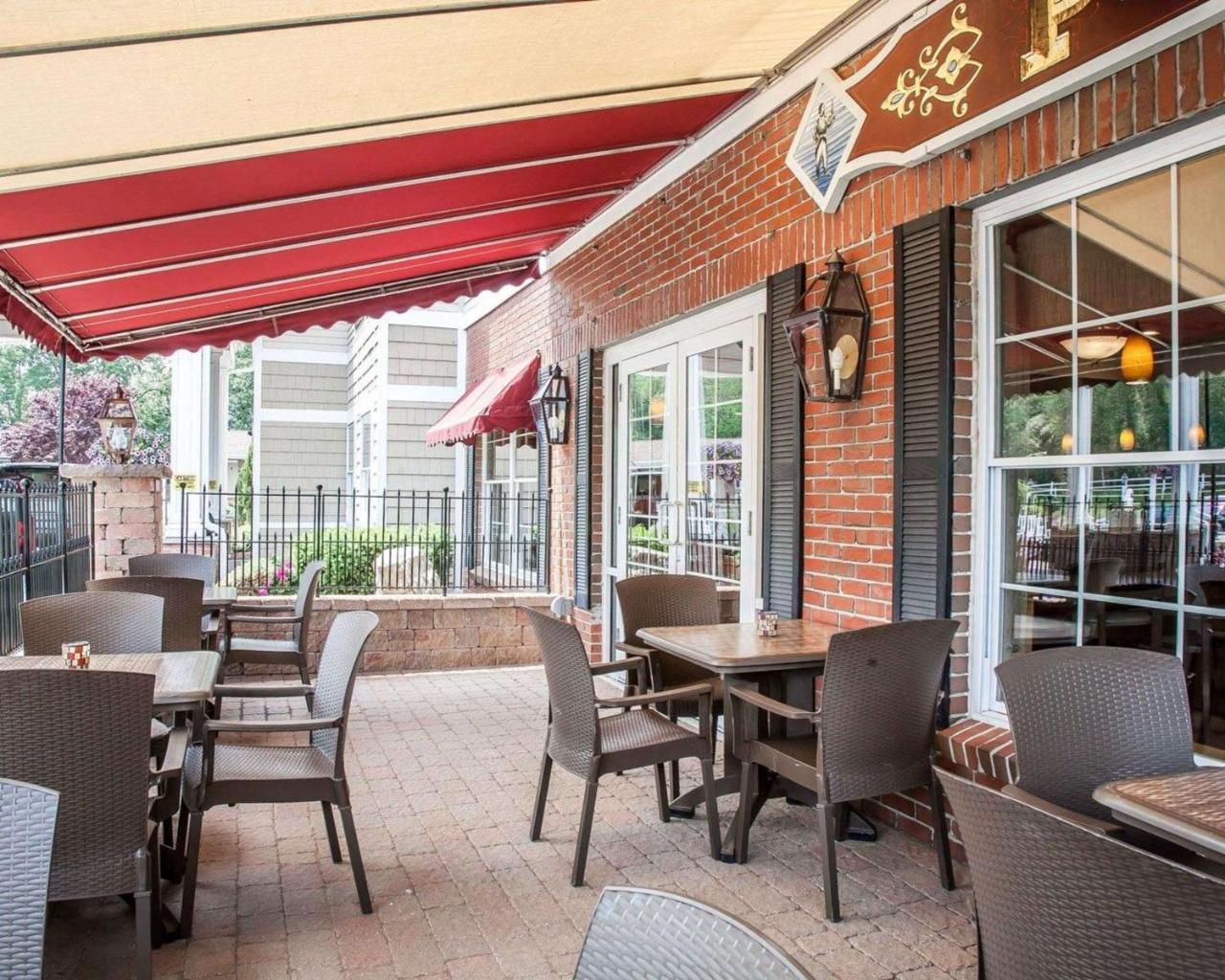 Comfort Inn & Suites Sturbridge-Brimfield Экстерьер фото