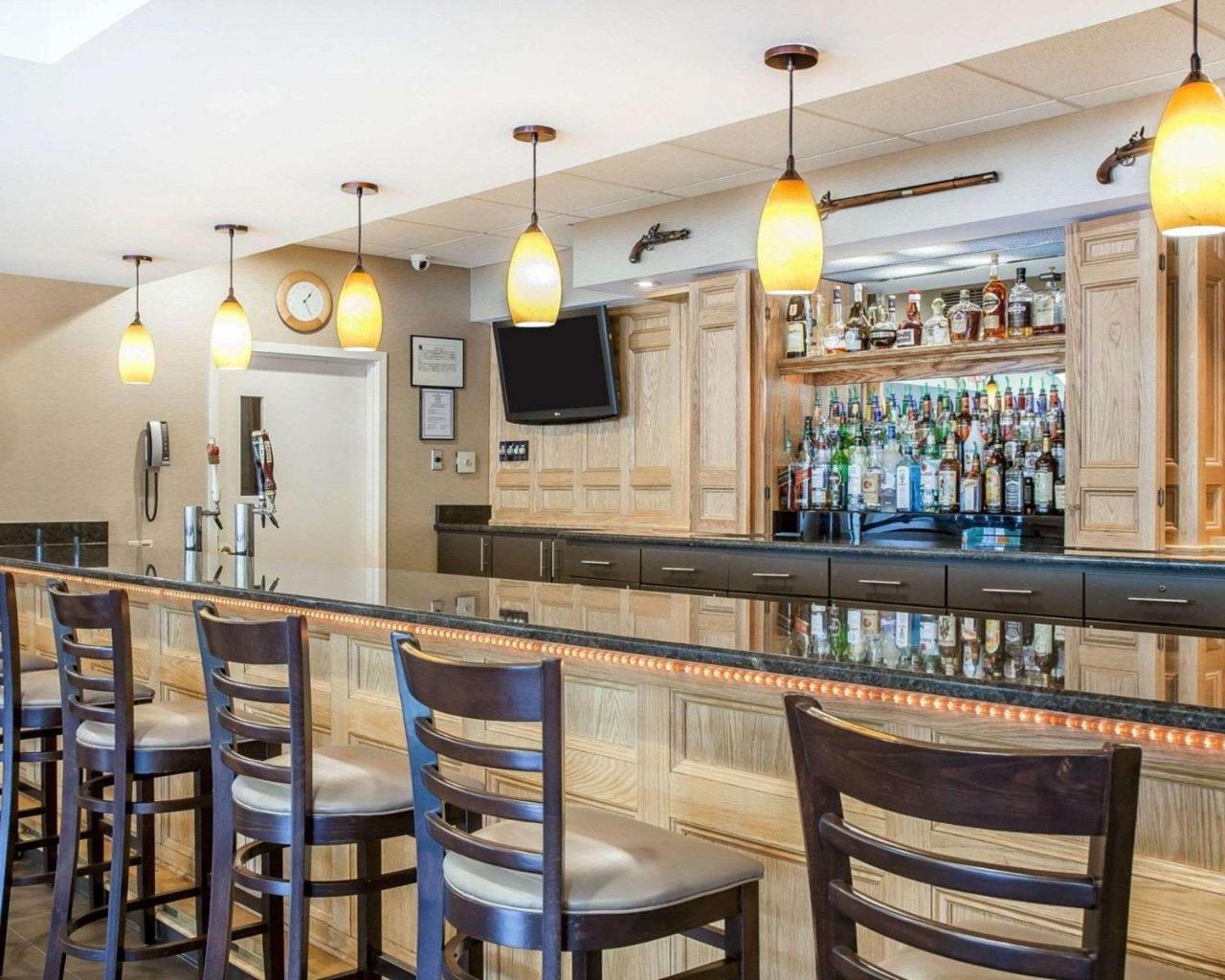 Comfort Inn & Suites Sturbridge-Brimfield Экстерьер фото