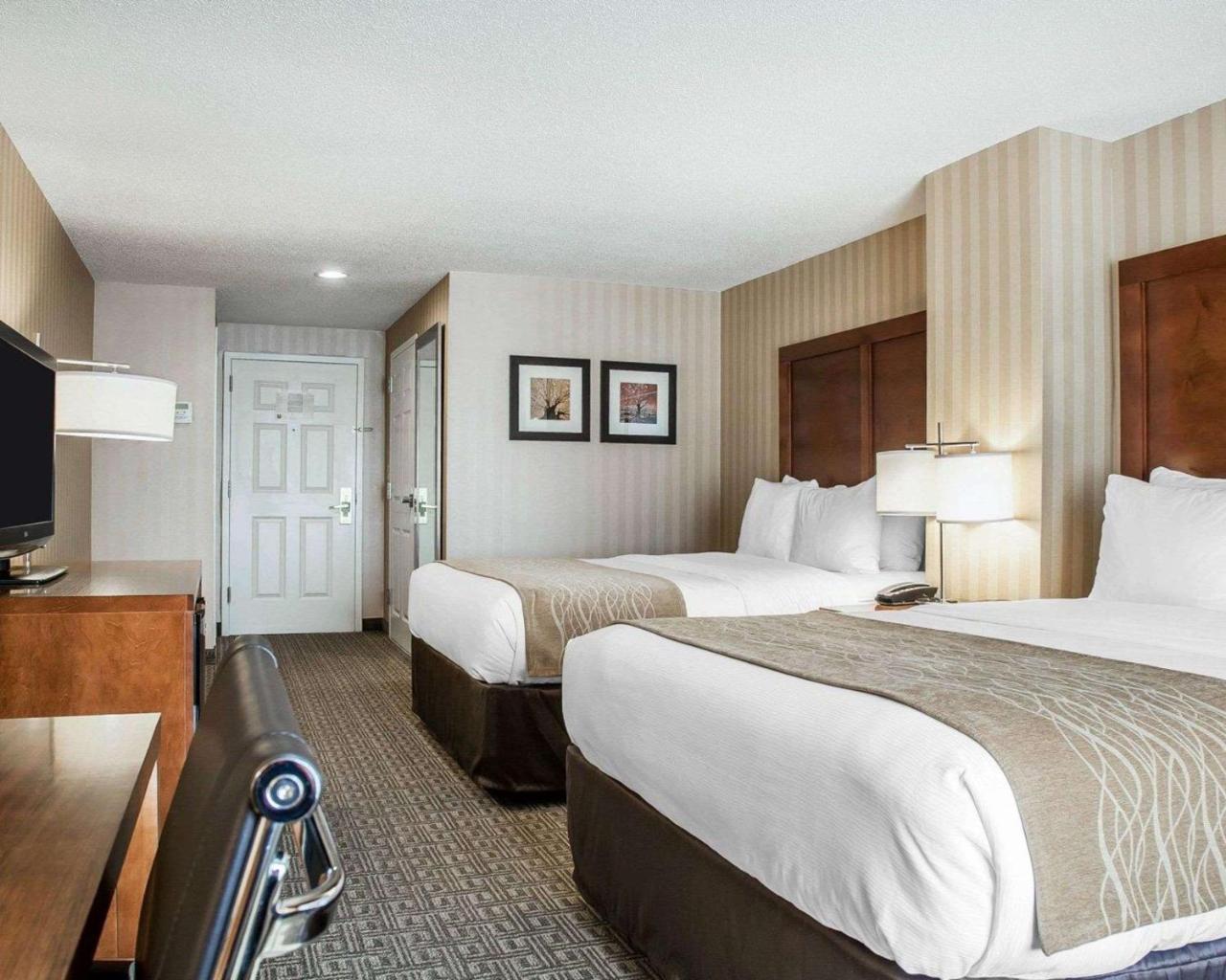Comfort Inn & Suites Sturbridge-Brimfield Экстерьер фото