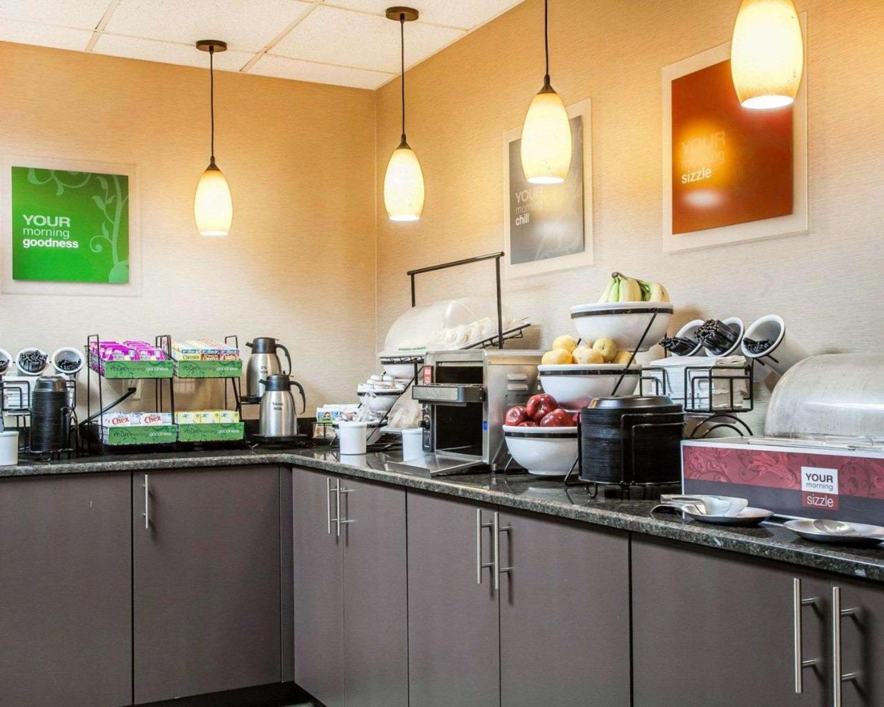Comfort Inn & Suites Sturbridge-Brimfield Экстерьер фото